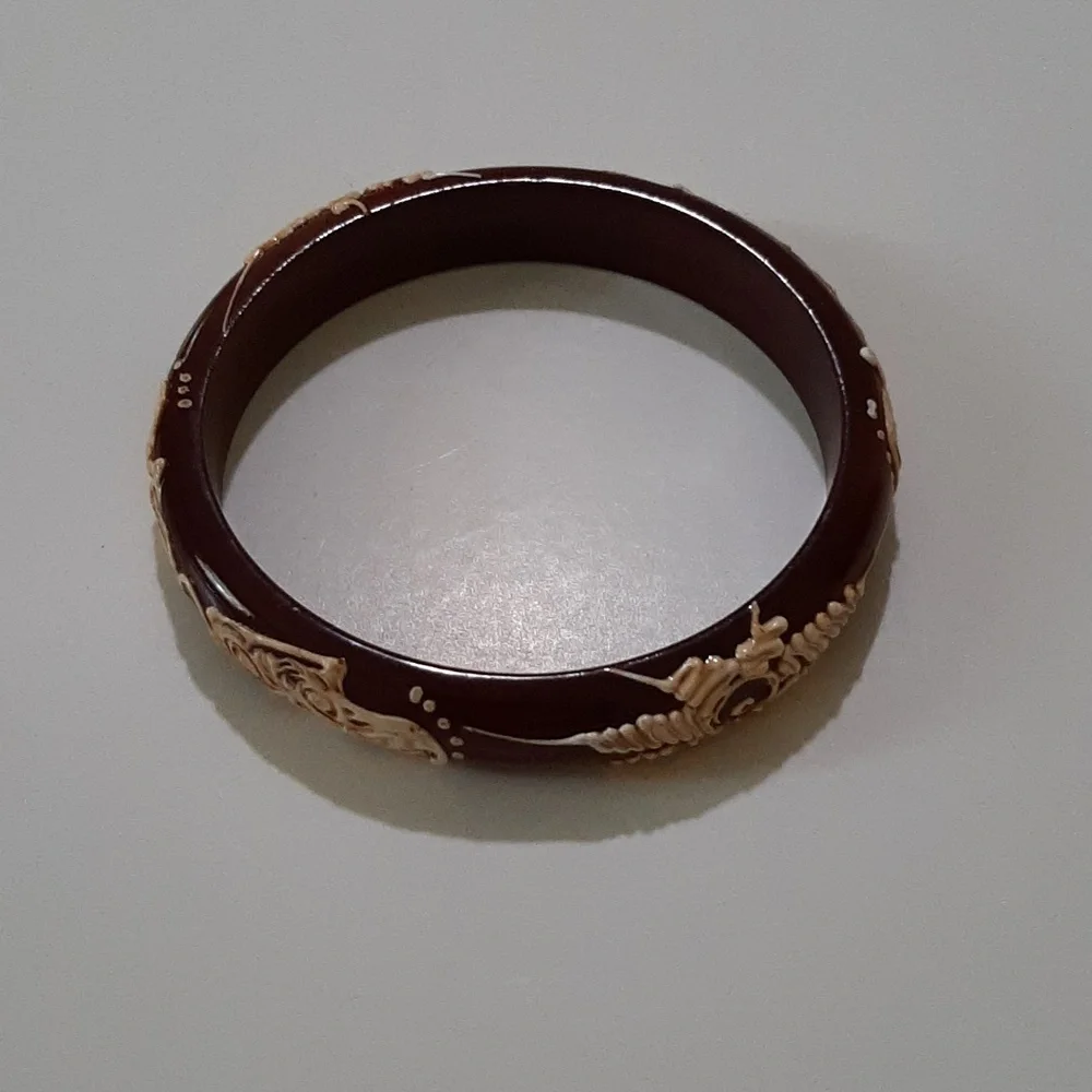 3 pieces of jewelry, 2 necklaces and a bracelet. - Picture 6 of 7